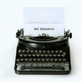 Máquina de escribir antigua en blanco y negro, imagen de bienvenida al proyecto Ser Detective