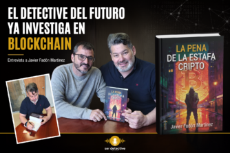 Raúl entrevistando al detective privado Javier Fadón junto a su libro “La pena de la estafa cripto” en un artículo sobre blockchain y ciberdelincuencia