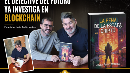 Raúl entrevistando al detective privado Javier Fadón junto a su libro “La pena de la estafa cripto” en un artículo sobre blockchain y ciberdelincuencia